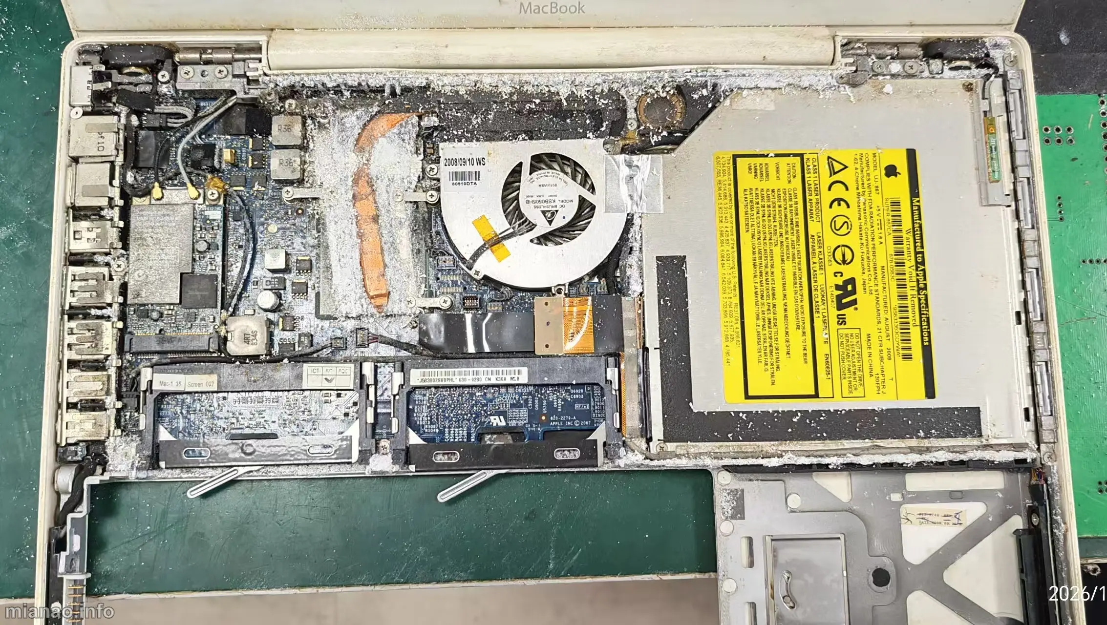 买时吹上天，拆开全是灰：工业奇迹从 MacBook 到 iPhone Duo